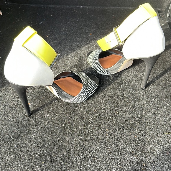 ALDO open toe heels black, white, yellow - Picture 5 of 8